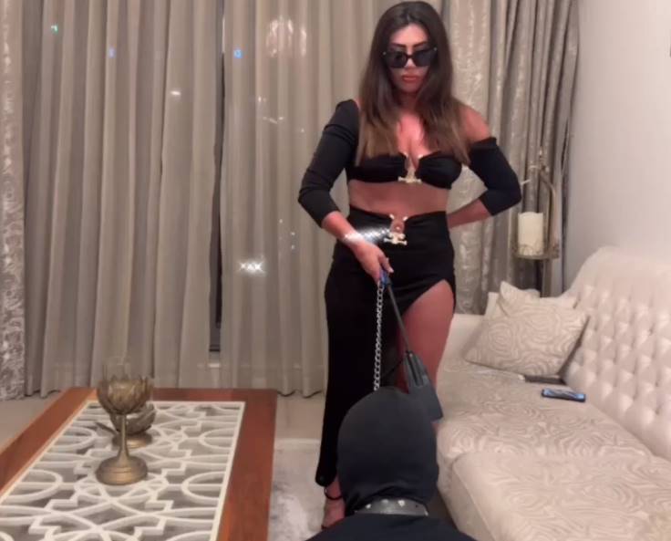 Gel bakalım tasmalı köpek